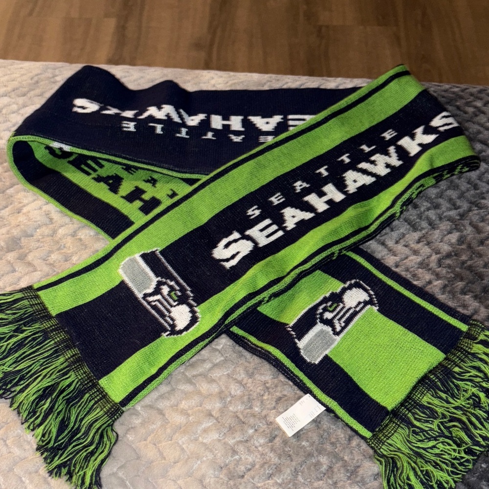 Forever Collectibles Navy and Green Seahawks Scarf